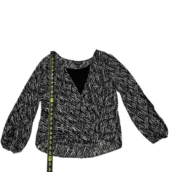 Women’s Thalia Sodi Long Sleeves Crossed Blouse Size:M Black and White - Picture 2 of 4